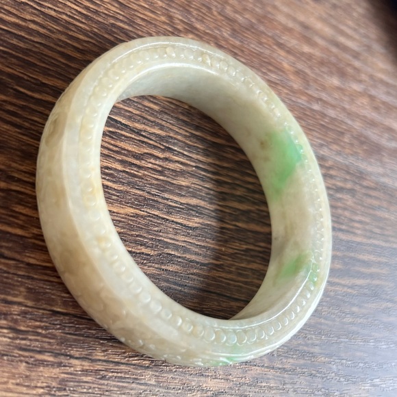 💚💯Authentic traditional carved green/yellow/white Jade bangle translucent - Picture 7 of 9